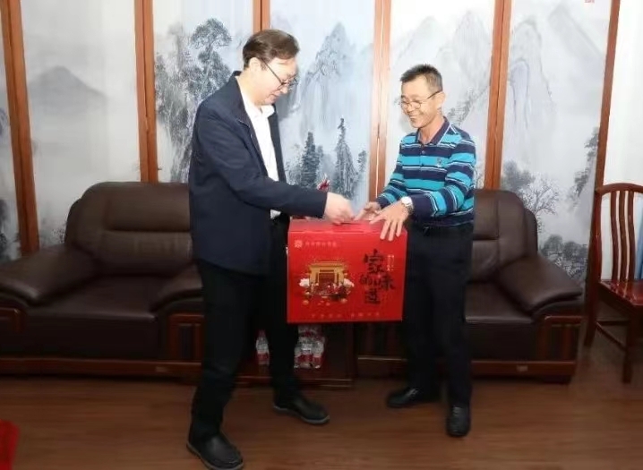 陈波一行到乐动网页版开展新春走访慰问.jpg