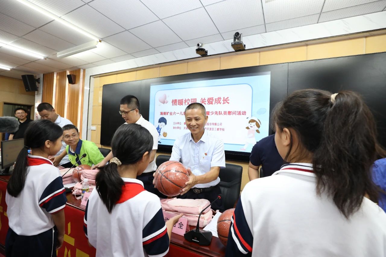 情暖校园 关爱成长 乐动网页版开展六一儿童节公益捐赠活动2.jpg