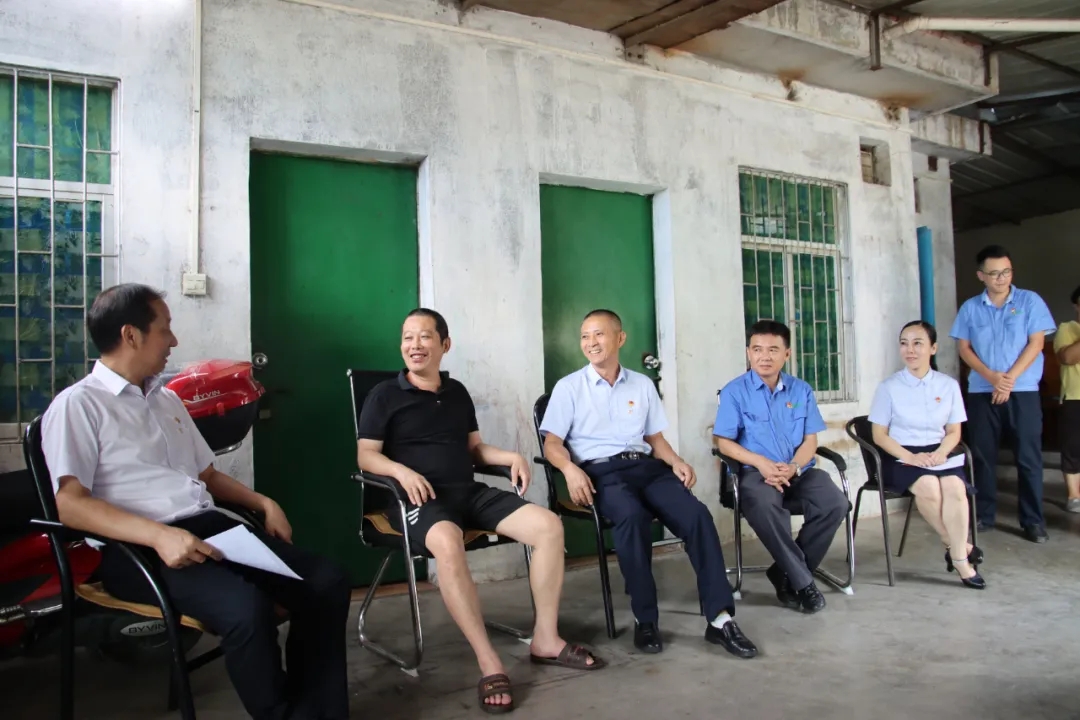 乐动网页版党委开展“七一”走访慰问活动1.jpg