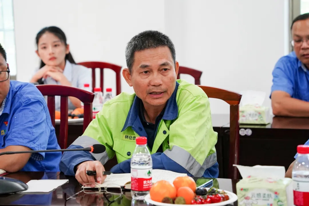 乐动网页版召开“七一”座谈会7.jpg