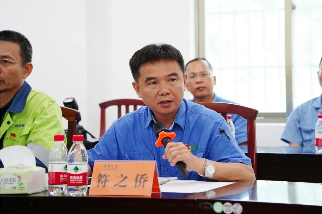 乐动网页版召开“七一”座谈会9.jpg