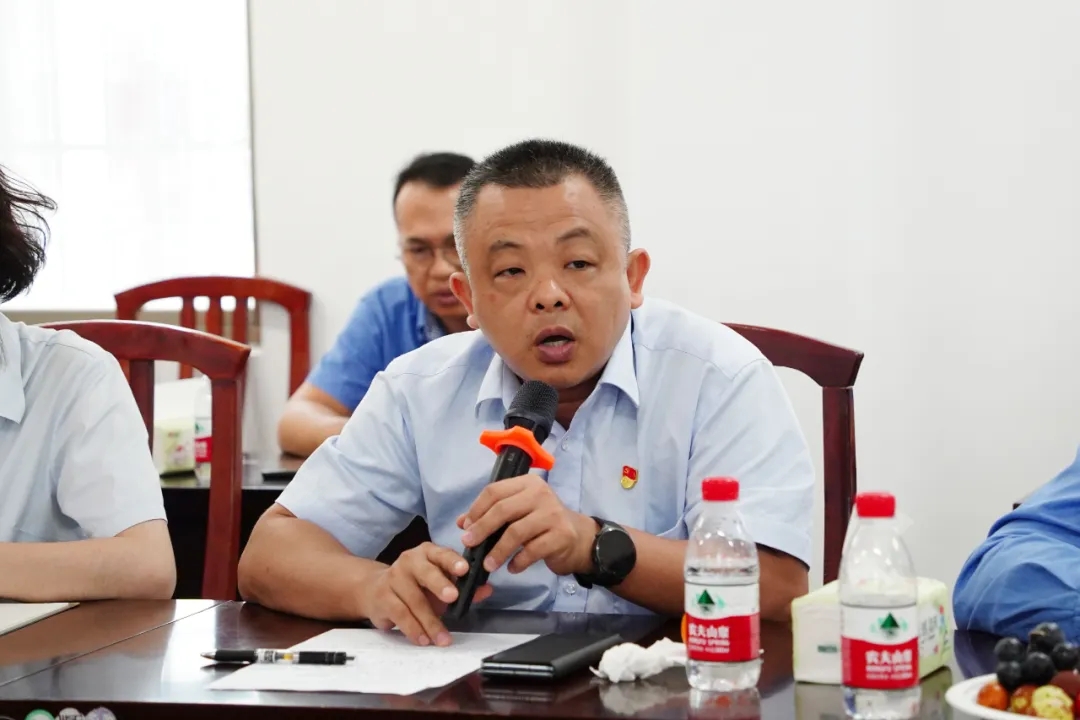 乐动网页版召开“七一”座谈会11.jpg