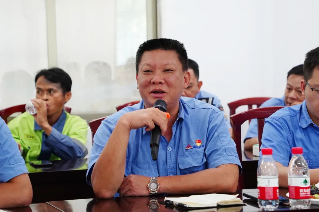 乐动网页版召开“七一”座谈会12.jpg