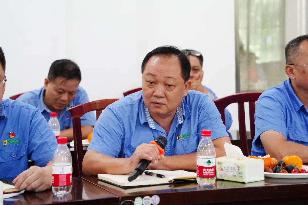 乐动网页版召开“七一”座谈会13.jpg