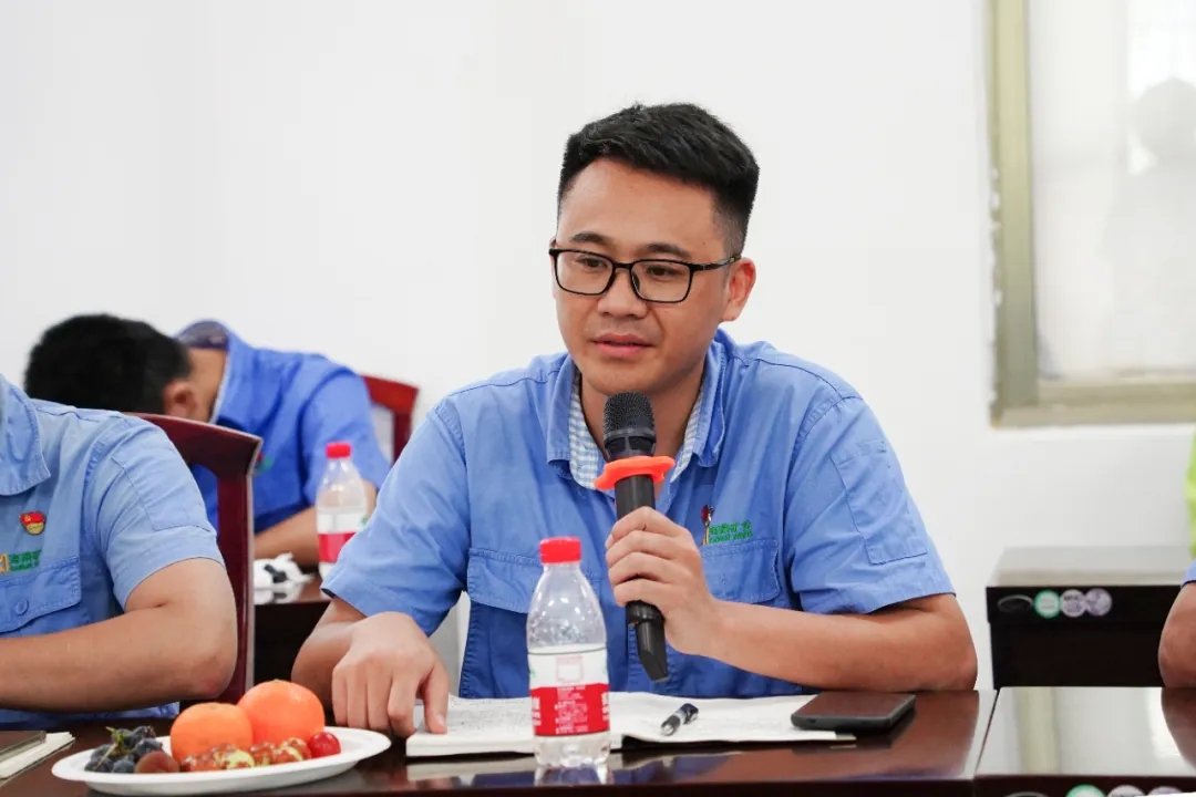 乐动网页版召开“七一”座谈会14.jpg