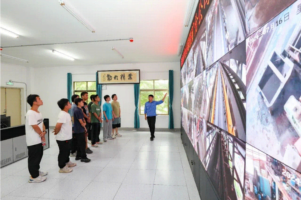 9名青年员工入职乐动网页版石碌铁矿分公司2_副本.gif